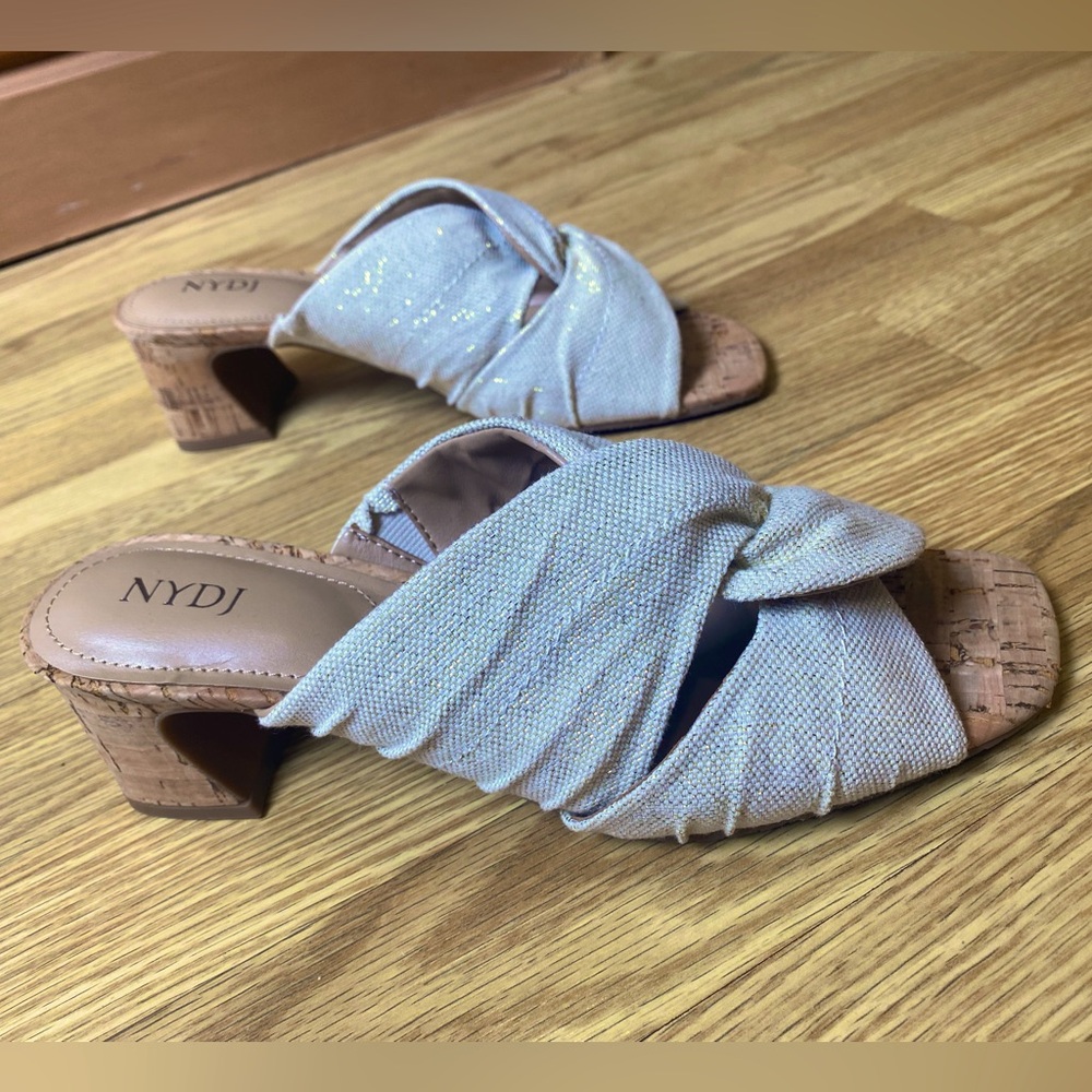 Open toe Mules tan NYDJ size 7.5 New without box